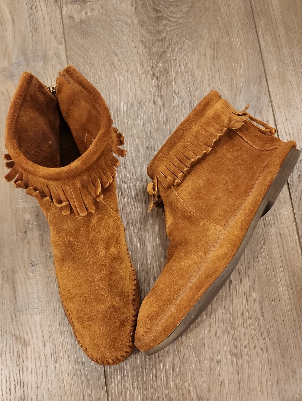 Minnetonka Moccasin Booties Suede Hard Bottom Fringe Boho Festival Size 8